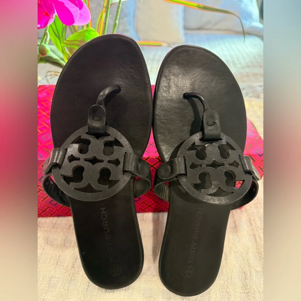 Tory Burch Iconic Soft Miller Sandal in Perfect Black size 8 - EUC! - Picture 5 of 9